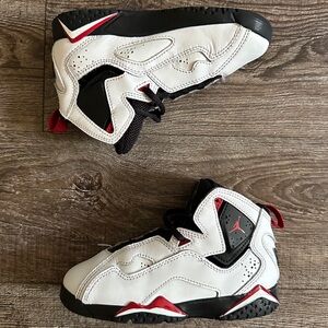 Jordan True Flight
White Varsity Red Black , US 11C